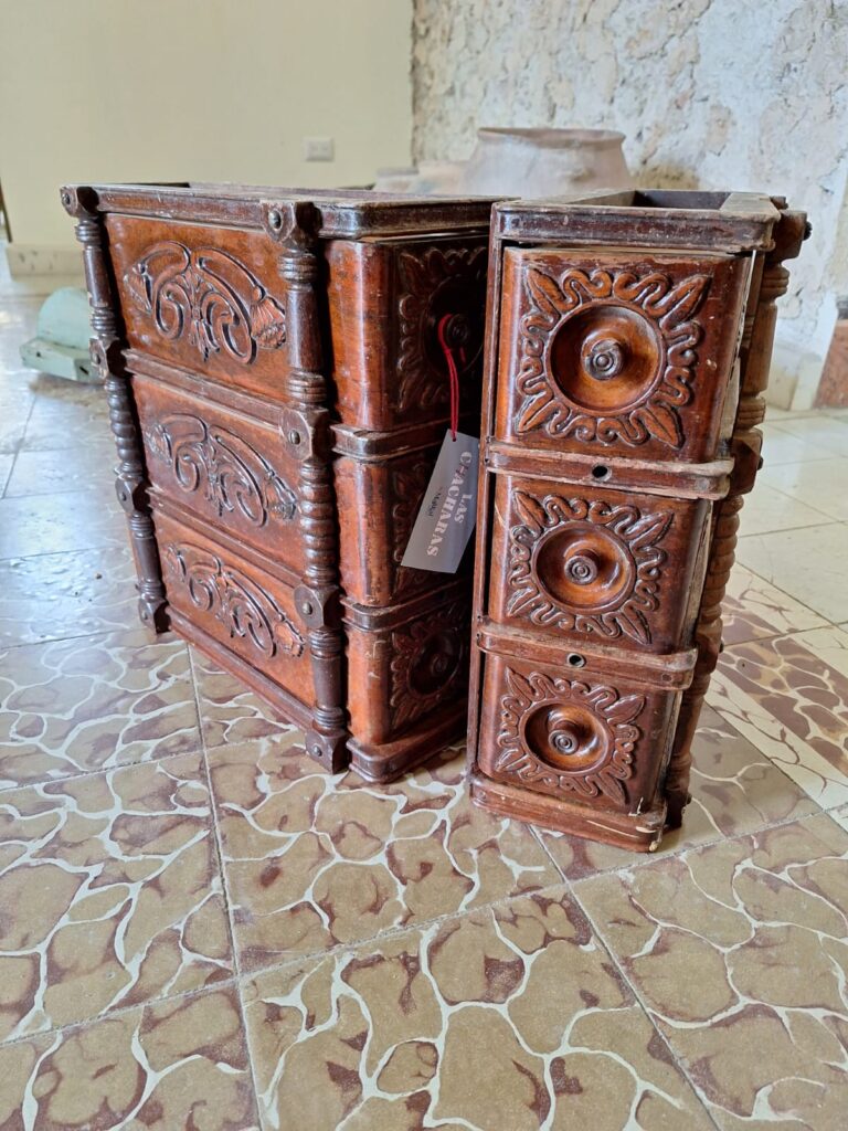 CAJONERA TALLADA DE MÁQUINA DE COSER