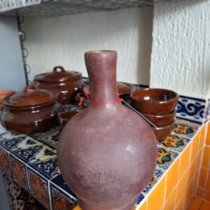 JARRÓN DE BARRO DE BOCA DELGADA