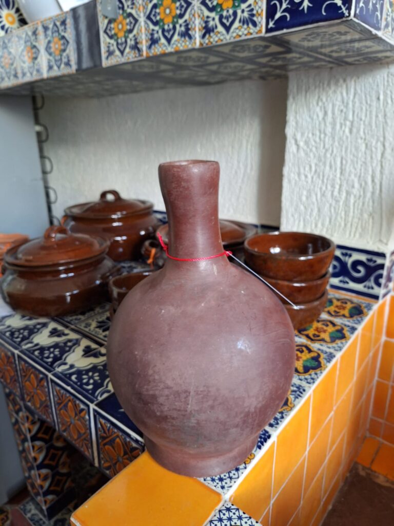JARRÓN DE BARRO DE BOCA DELGADA