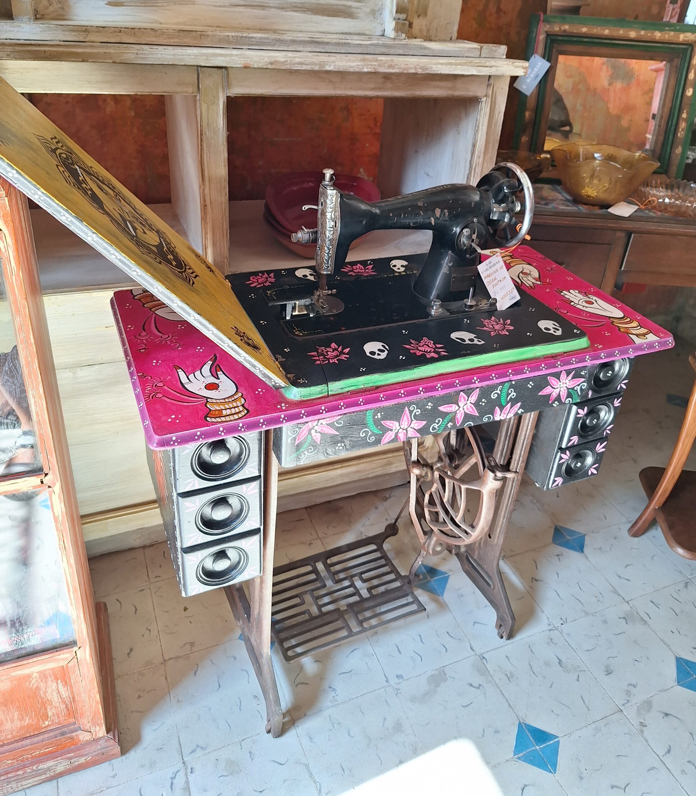 ARTE, MAQUINA DE COSER ESPECTACULAR
