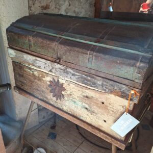 BAUL ANTIGUO DE MADERA