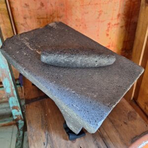 METATE DE PIEDRA ANTIGUO