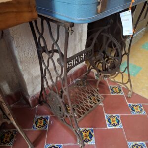 MÁQUINA DE COSER, BASE