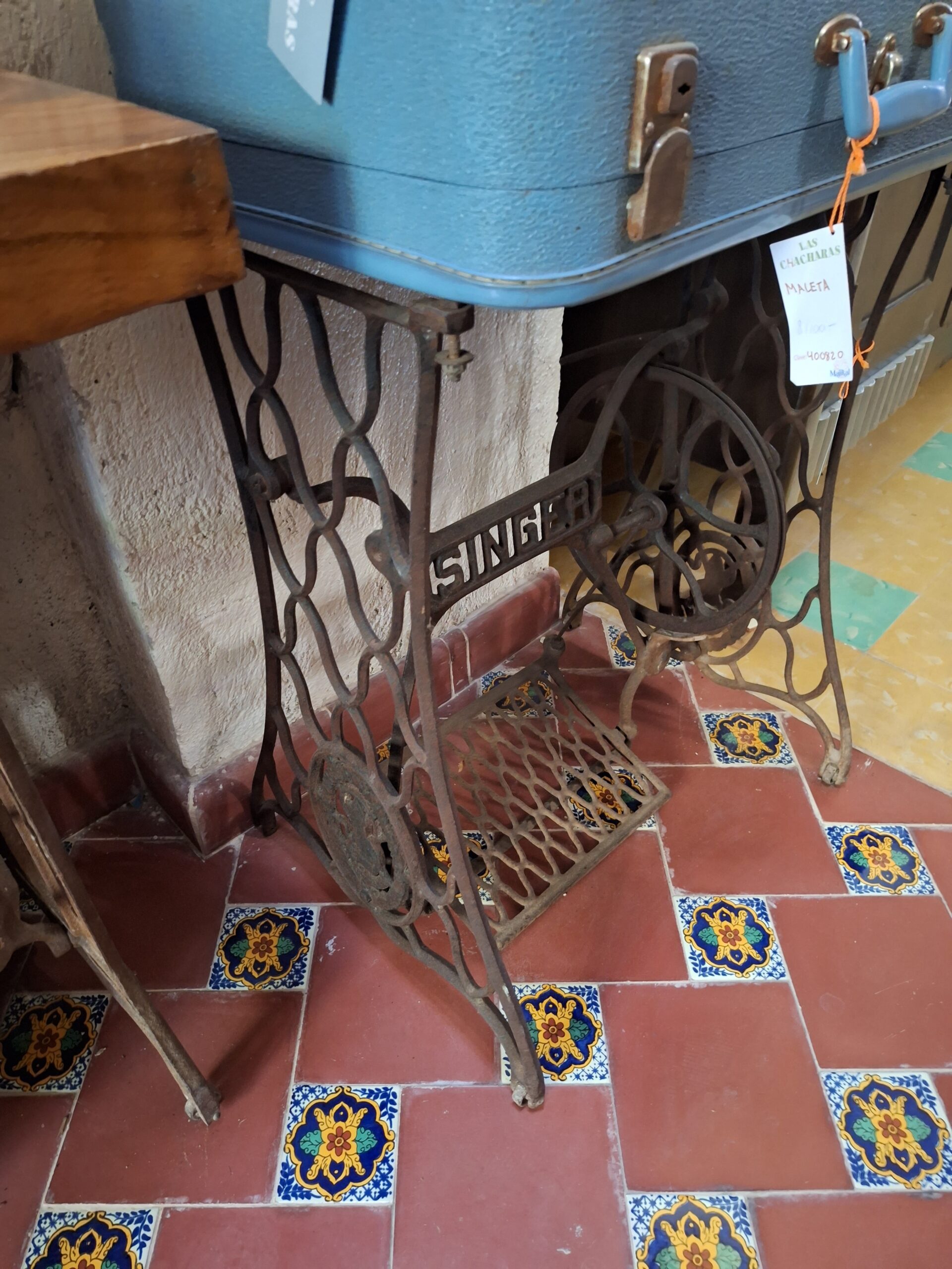MÁQUINA DE COSER, BASE