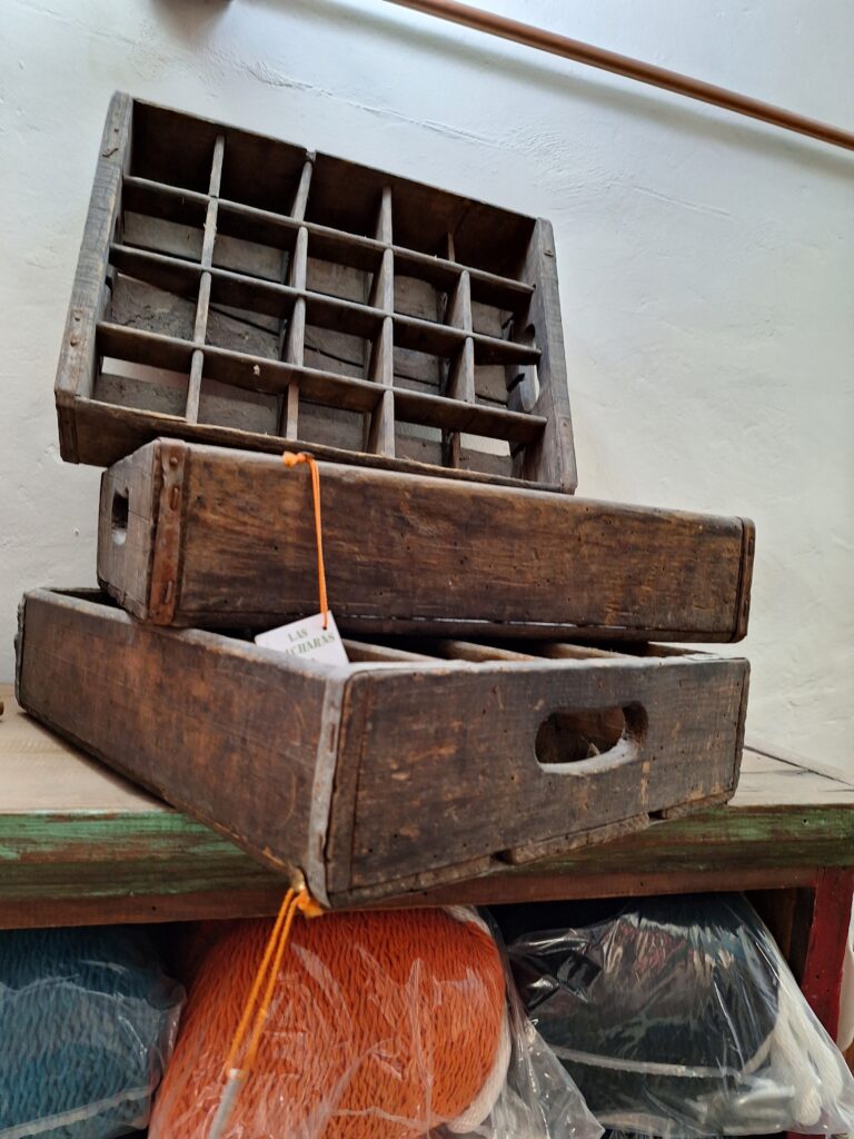 CAJA DE MADERA DE REFRESCOS