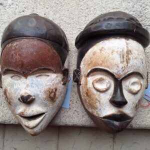 MÁSCARA PUNU DE CAMERÚN