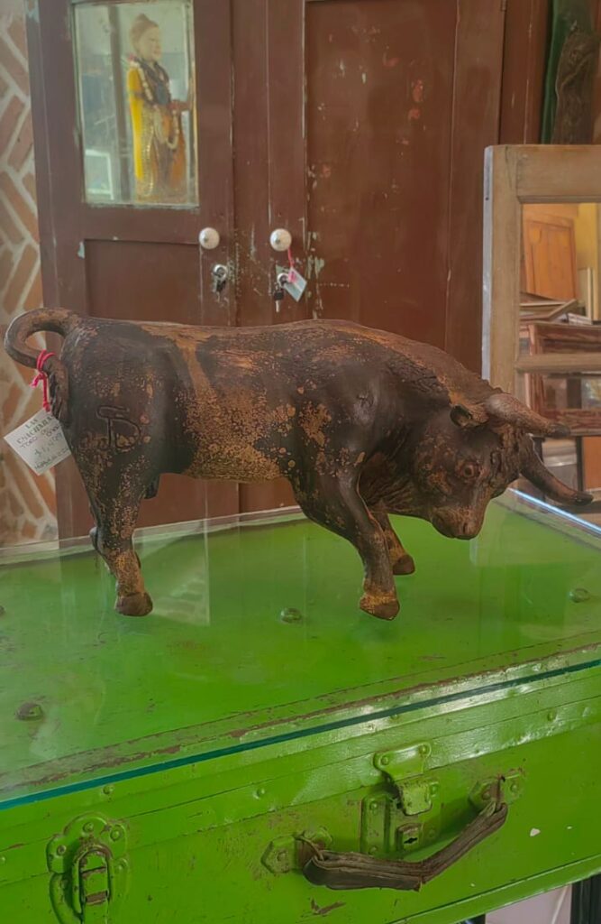 TORO DE BARRO BRUÑIDO