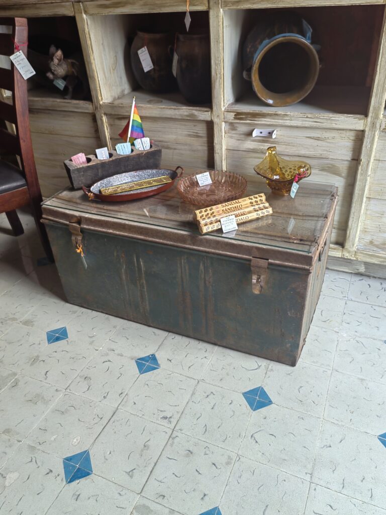 COFRE METALICO ANTIGUO